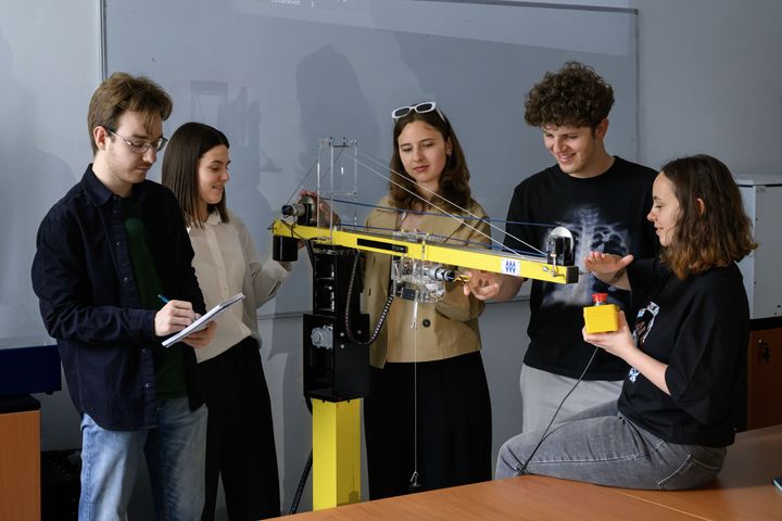 Studii de licență la Facultatea de Automatică și Calculatoare